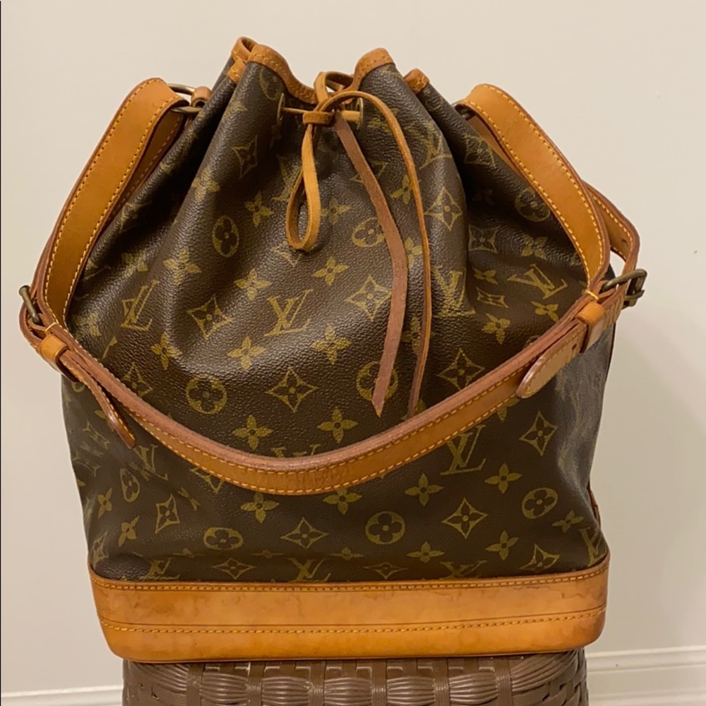 ๐SOLD๐ Louis Vuitton Bucket GM - Picture 3 of 16